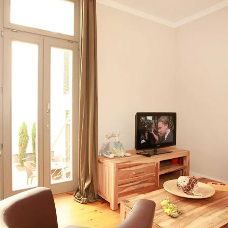 Warnemuende In Der Stadtvilla L Appartement