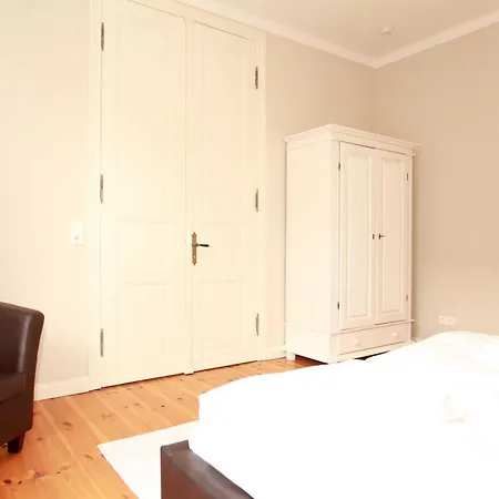 Warnemuende In Der Stadtvilla L *