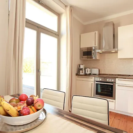 Warnemuende In Der Stadtvilla L *