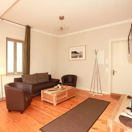 Warnemuende In Der Stadtvilla L Apartment