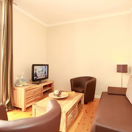 Warnemuende In Der Stadtvilla L Apartament *