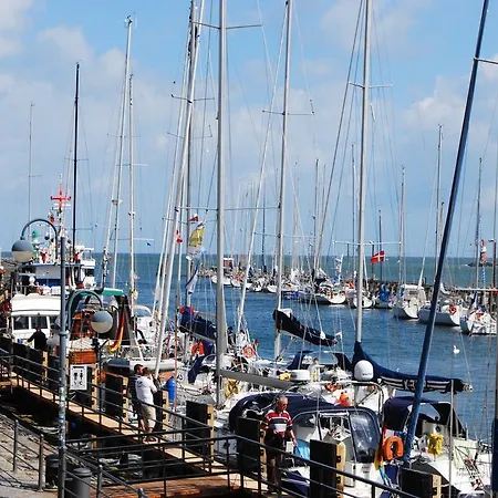 Warnemuende In Der Stadtvilla L *